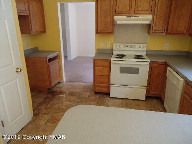 362H Country Place Dr, Tobyhanna, PA 18466 - photo 3