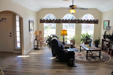 210 Hunters Glen Dr, Lufkin, OK 74904 - photo 5