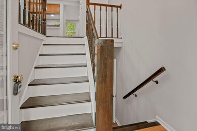 1539 Woodcrest Dr, Reston, VA 20194 - photo 3