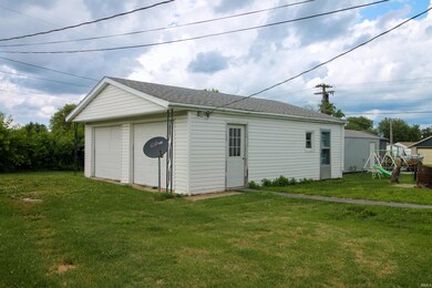 328 B St NE, Linton, IN 47441 - photo 5