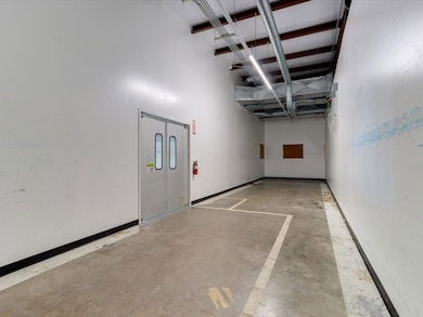 82 N Kessler Ave, Schulenburg, TX 78956 - photo 6