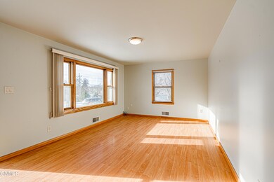 932SummitBlvd12522_00018
