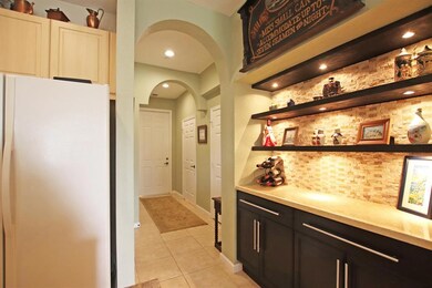 Entry & Bar