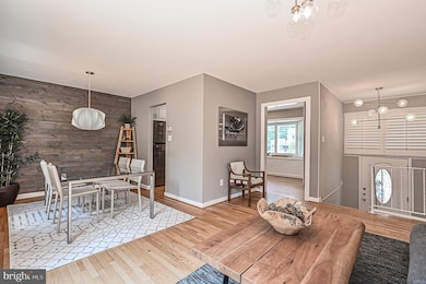 906 Lauren Ln SE, Vienna, VA 22180 - photo 6