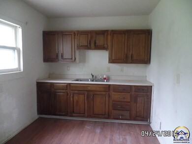 1404 SW 37th St, Topeka, KS 66611 - photo 6