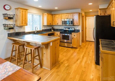 3602 SW Hillcrest Dr, Redmond, OR 97756 - photo 4