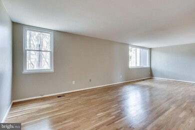 11174 Forest Edge Dr, Reston, VA 20190 - photo 6