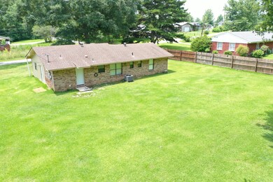 92 Shamrock Dr, Laurel, MS 39443 - photo 3