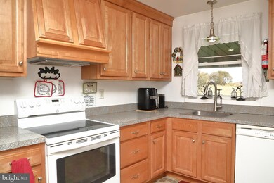 33 Linden St, Leola, PA 17540 - photo 3