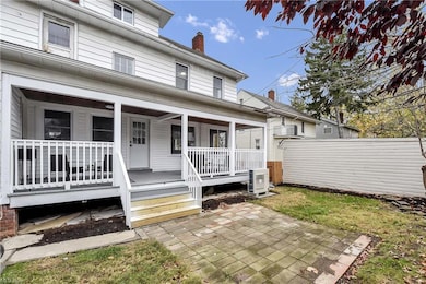 BOTTOM 2 STAIRS TO BE PAINTED