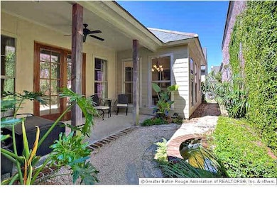 Private Orleans style courtyard with fountain and 