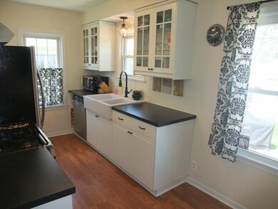 Kitchen pic 1