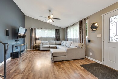 100 Pecos Cir, Carpentersville, IL 60110 - photo 4