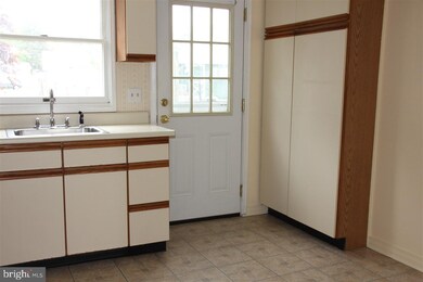 213 Clay Ave, Enola, PA 17025 - photo 5