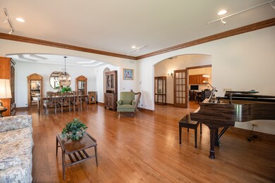 204 E Elm St, Wheaton, IL 60189 - photo 5