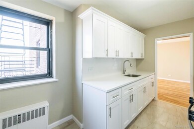 202 -35 Foothill Ave unit B42, Hollis, NY 11423 - photo 4