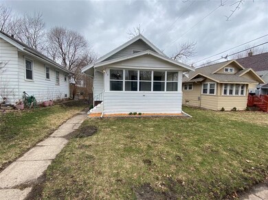 715 18th St SE, Cedar Rapids, IA 52403 - photo 2
