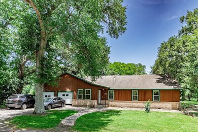 2130 W Dumble St, Alvin, TX 77511 - photo 3