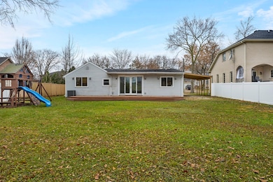 9059 Oneill Dr, Burr Ridge, IL 60527 - photo 2