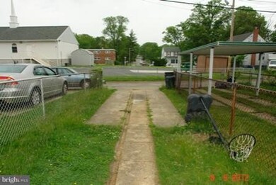 2950 Edgecombe Cir N, Baltimore, MD 21215 - photo 6