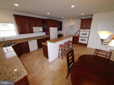 16607 Goldencrest Cir, Purcellville, VA 20132 - photo 7