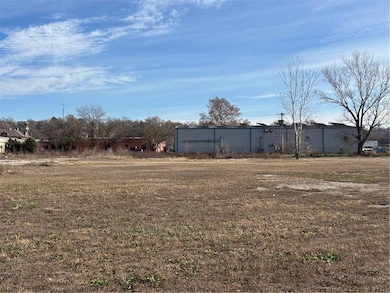 1007 S 6th St, Saint Joseph, MO 64501 - photo 4