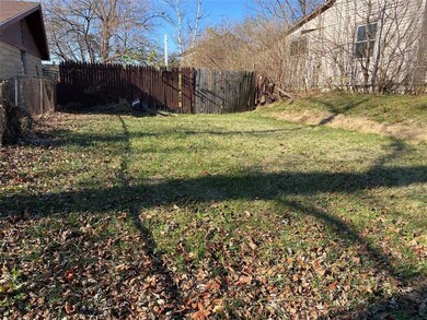 2223 Morton St, Anderson, IN 46016 - photo 3