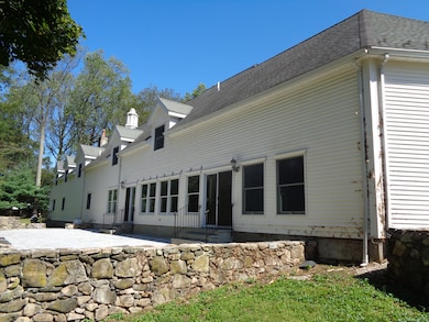 531 Hollow Tree Ridge Rd, Darien, CT 06820 - photo 3