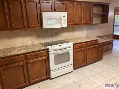 1928 E Eagle St, Zachary, LA 70791 - photo 3