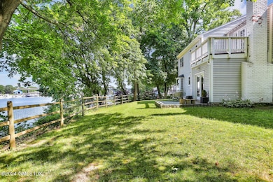 24 Juniper Ln Riverside CT-large-008-015