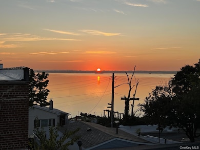 904 Dean Ave, Bronx, NY 10465 - photo 2