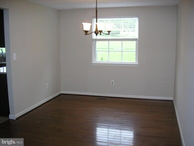 3001 Gatepost Ln, Herndon, VA 20171 - photo 4