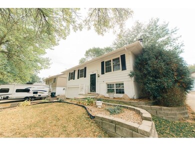 3525 Dunham Dr SW, Cedar Rapids, IA 52404 - photo 2