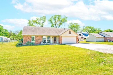 1304 Hutchins Ln, Springtown, TX 76082 - photo 3