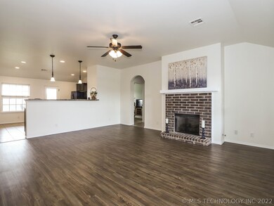 2705 W El Dorado St, Broken Arrow, OK 74011 - photo 4