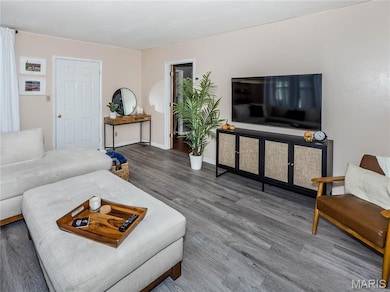 Nicely sized living room! (18x14)