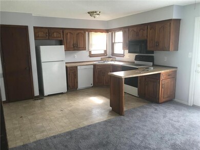 304 Bittersweet Ln, Lansing, KS 66043 - photo 5