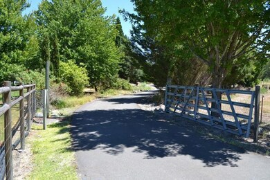 3521 New Hope Rd, Grants Pass, OR 97527 - photo 2