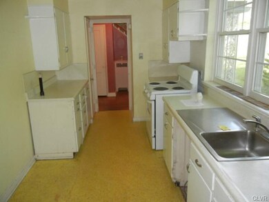 810 W Fairfield Ave, Easton, PA 18040 - photo 5