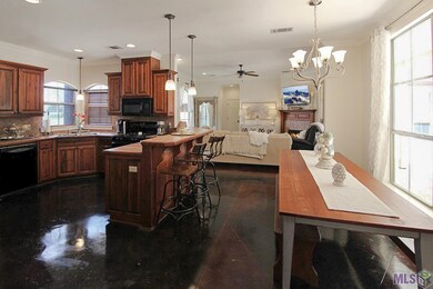 6076 Woodbend Dr, Zachary, LA 70791 - photo 4