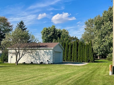 702 W 5th St, Pinconning, MI 48650 - photo 5