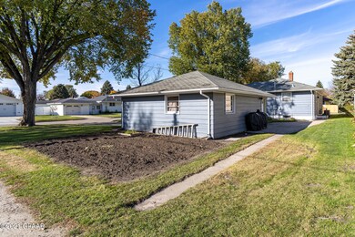 1425 S 11th St, Grand Forks, ND 58201 - photo 6