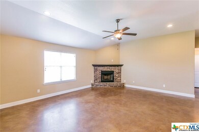 509 Kayla St, Troy, TX 76579 - photo 4