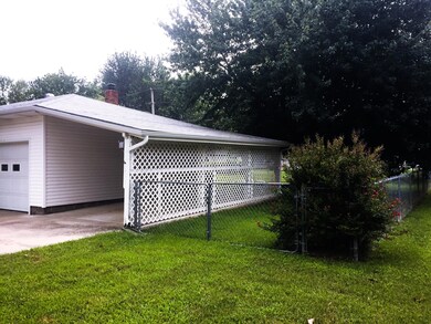 912 W San Martin St, Bolivar, MO 65613 - photo 4