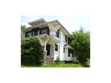 Side of home showing size.