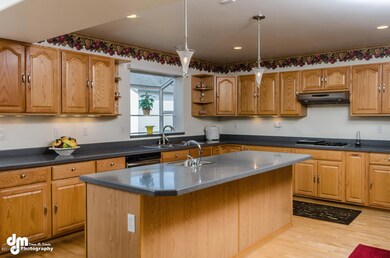 Kitchen Breakfast Bar
