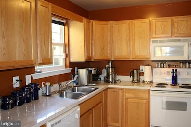 5614 Fishermens Ct, Clinton, MD 20735 - photo 3