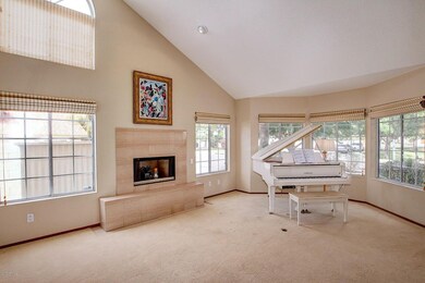 3 Fireplaces!
