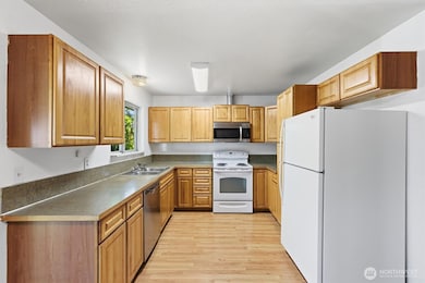 Beautiful maple kitchen