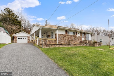 208 Fulton St, Hancock, MD 21750 - photo 4